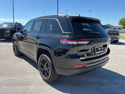 New 2026 Jeep Grand Cherokee Altitude image 4
