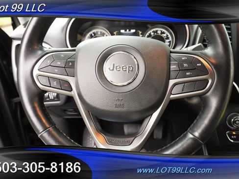Used 2019 Jeep Cherokee Latitude Plus w/ Cold Weather Group AWD/4WD image 24