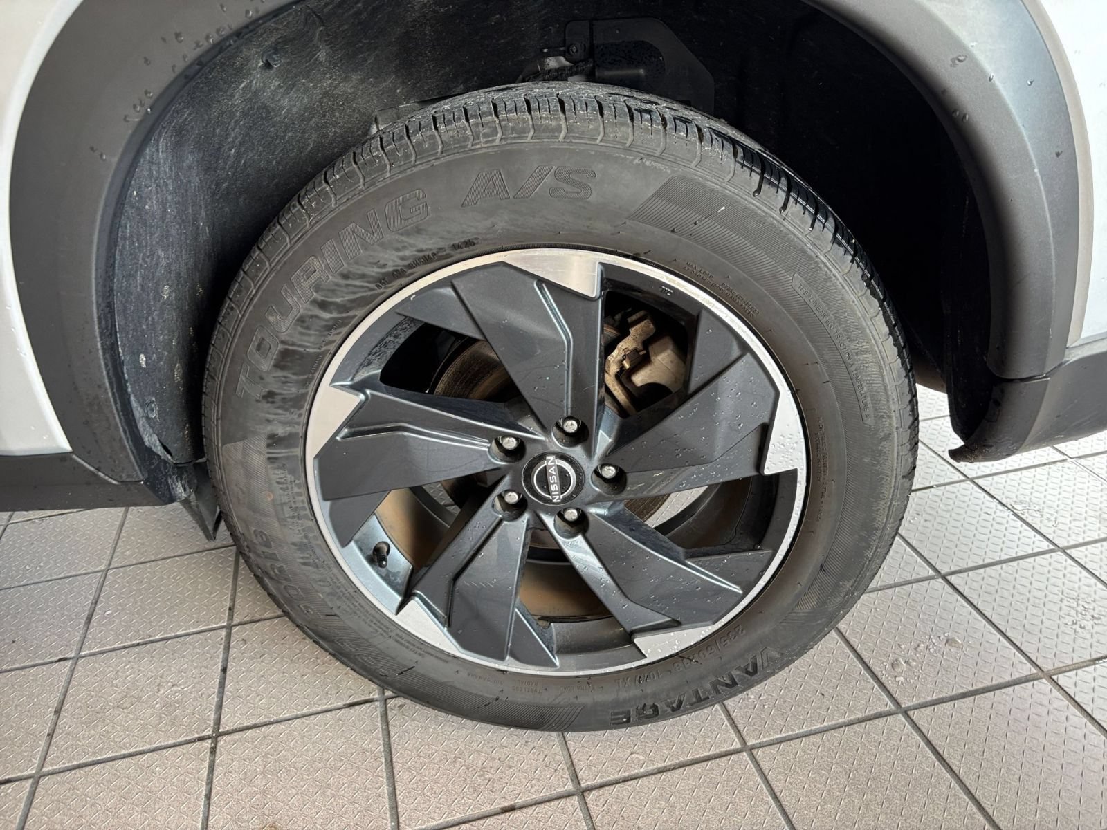 Used 2025 Nissan Rogue SV FWD image 31