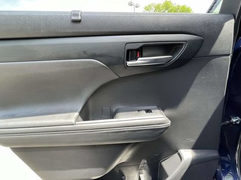 Used 2022 Toyota Highlander XSE AWD/4WD image 25