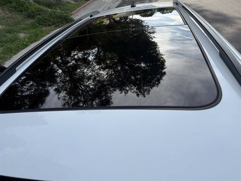 Used 2016 Volkswagen Golf Limited Edition image 9