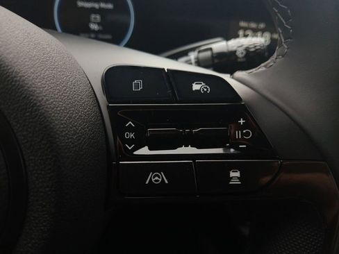 New 2025 Hyundai Elantra Limited FWD image 19
