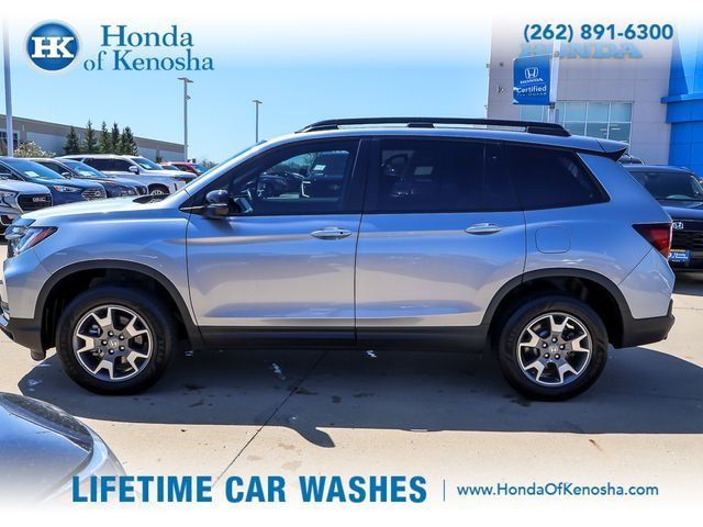 Used 2023 Honda Passport TrailSport image 2