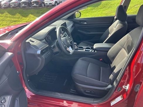 Used 2024 Nissan Altima 2.5 SV FWD image 7