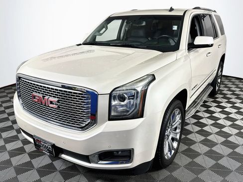 Used 2015 GMC Yukon Denali w/ Touring Package AWD/4WD image 3