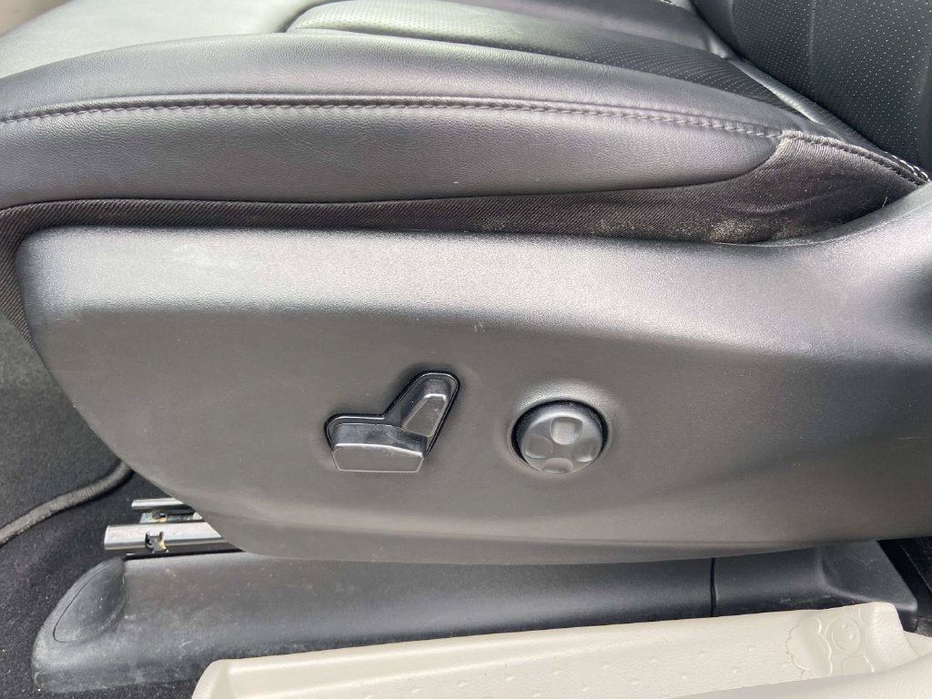 Used 2024 Chrysler Pacifica Touring-L FWD image 15