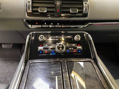 Used 2018 Lincoln Navigator Select w/ Technology Package RWD image 45