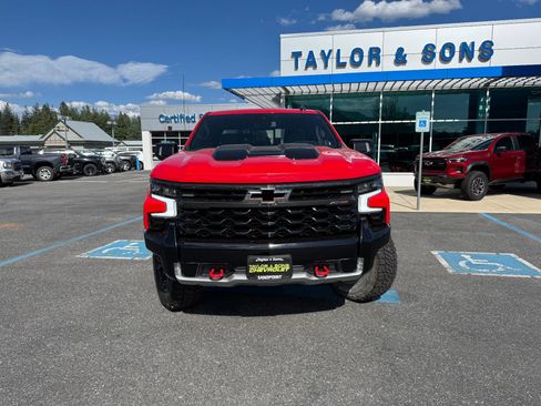 Used 2023 Chevrolet Silverado 1500 ZR2 image 2