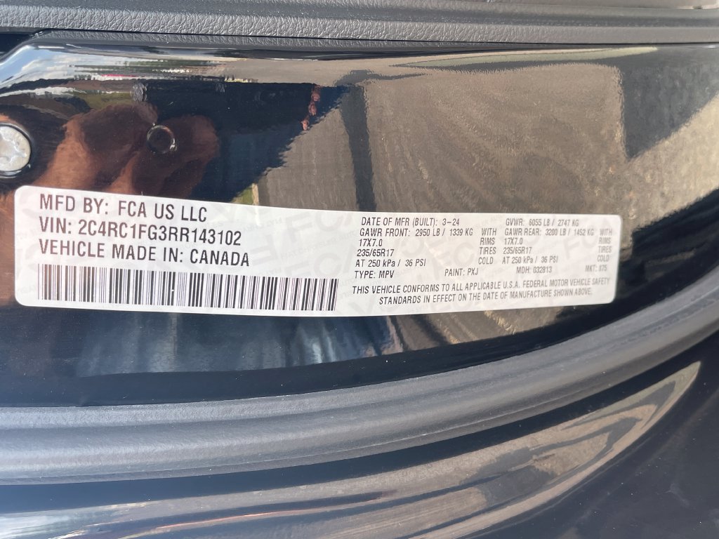 Used 2024 Chrysler Pacifica Touring FWD image 36