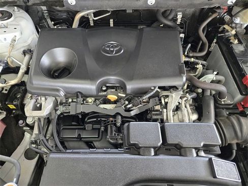 Used 2021 Toyota RAV4 XLE image 31