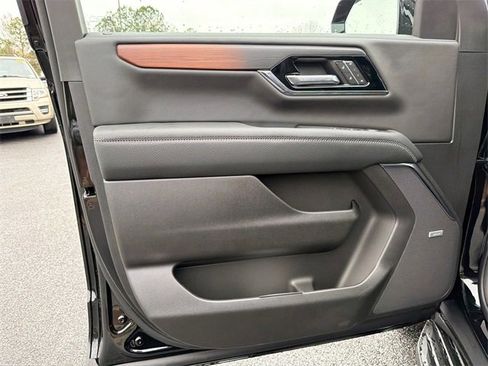 Used 2026 GMC Yukon XL Denali w/ Advanced Technology Package image 10