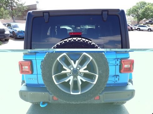 Used 2024 Jeep Wrangler Unlimited w/ Convenience Group AWD/4WD image 8