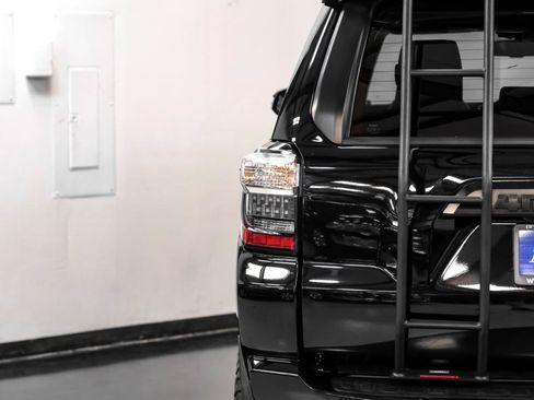 Used 2022 Toyota 4Runner TRD Off-Road Premium w/ Moonroof Package AWD/4WD image 50