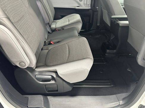 Used 2025 Toyota Sienna LE image 55