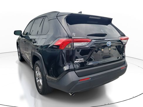 Used 2023 Toyota RAV4 LE AWD/4WD image 5