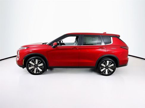 New 2025 Mitsubishi Outlander SE image 4