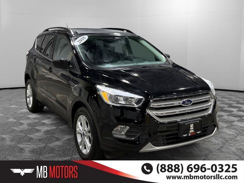 Used 2018 Ford Escape SE image 1