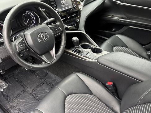 Used 2023 Toyota Camry SE image 10
