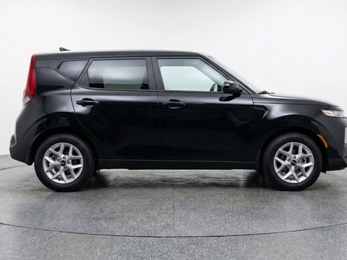 Used 2025 Kia Soul LX w/ LX Technology Package image 11