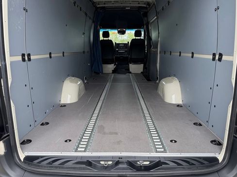 Used 2024 Mercedes-Benz Sprinter 2500 image 12