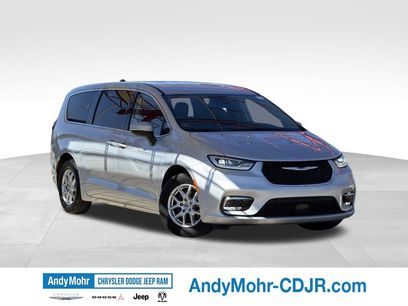 Used 2023 Chrysler Pacifica Touring-L