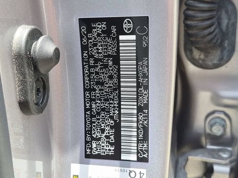 Used 2020 Toyota C-HR XLE FWD image 26