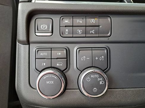 Used 2025 Chevrolet Tahoe LT AWD/4WD image 13