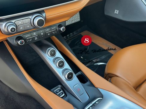 Used 2019 Ferrari Portofino RWD image 15