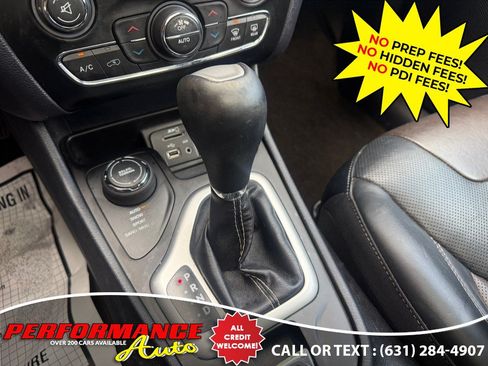 Used 2017 Jeep Cherokee Limited w/ Luxury Group AWD/4WD image 13