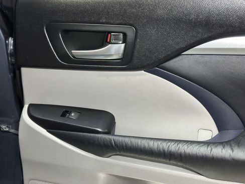 Used 2015 Toyota Highlander XLE image 35