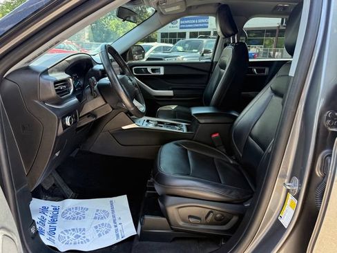 Used 2022 Ford Explorer XLT w/ Equipment Group 202A AWD/4WD image 23