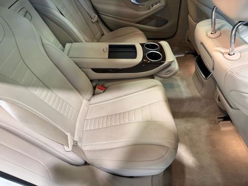 Used 2019 Mercedes-Benz S 560 Sedan image 30
