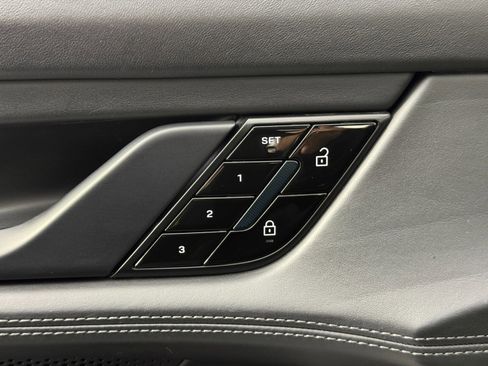 Used 2020 Porsche Taycan Turbo image 18