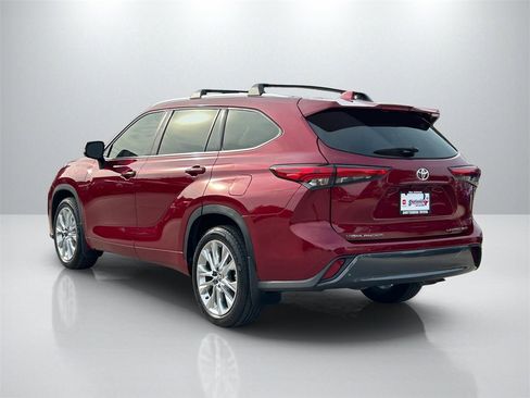 Used 2023 Toyota Highlander Limited image 7