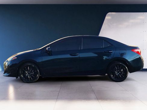 Used 2017 Toyota Corolla LE FWD image 2