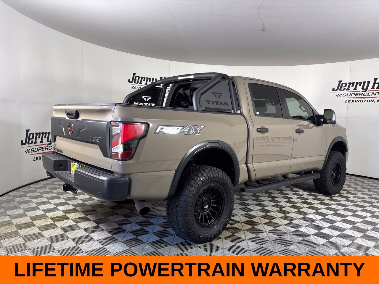 Used 2024 Nissan Titan PRO-4X w/ Pro-4x Convenience Package AWD/4WD image 6