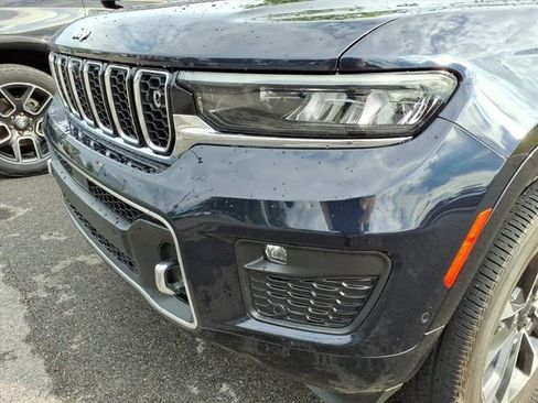 Used 2023 Jeep Grand Cherokee Overland w/ Adv Protech Group III AWD/4WD image 3