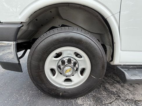 Used 2025 Chevrolet Express 3500 LT w/ LT Preferred Equipment Group RWD image 7