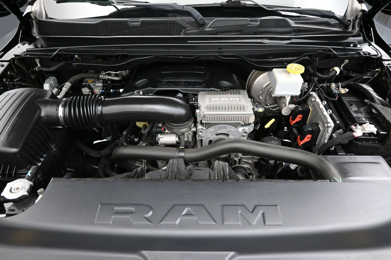 Used 2020 RAM 1500 Laramie w/ Sport Appearance Package AWD/4WD image 7