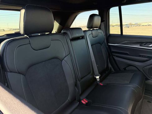 New 2026 Jeep Grand Cherokee Altitude image 20