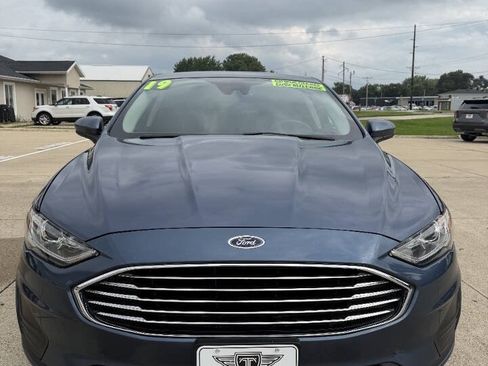 Used 2019 Ford Fusion SE FWD image 4