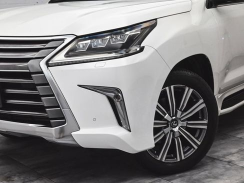 Used 2017 Lexus LX 570 4WD image 40