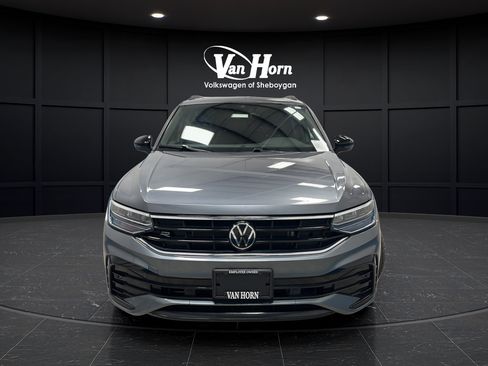Used 2024 Volkswagen Tiguan SE R-Line AWD/4WD image 2