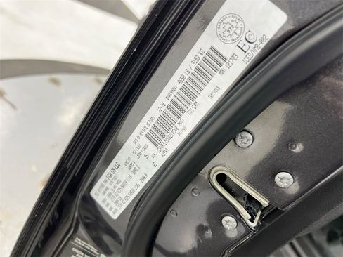 Used 2016 RAM 1500 Classic SLT w/ SLT Plus D￩cor Group image 27