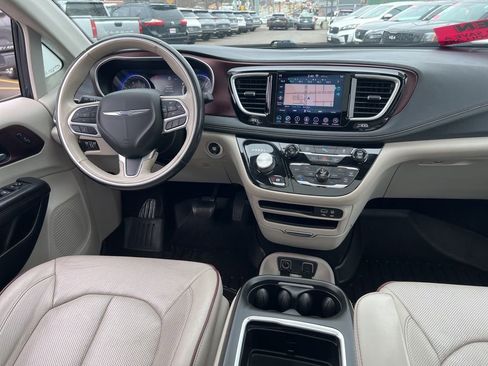 Used 2020 Chrysler Pacifica Limited image 13
