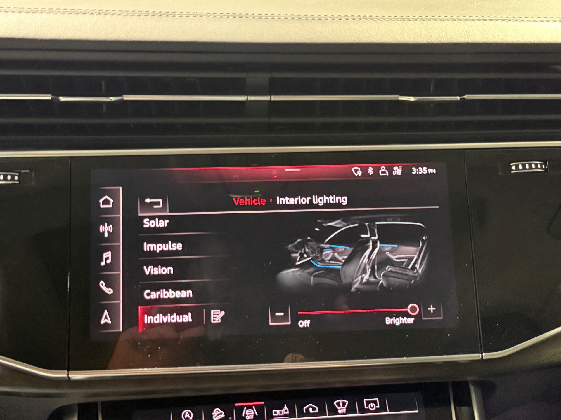 Used 2019 Audi Q8 Prestige w/ Luxury Package AWD/4WD image 38