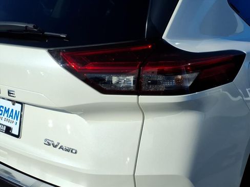 Used 2023 Nissan Rogue SV image 8