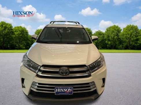 Used 2018 Toyota Highlander Limited Platinum image 2