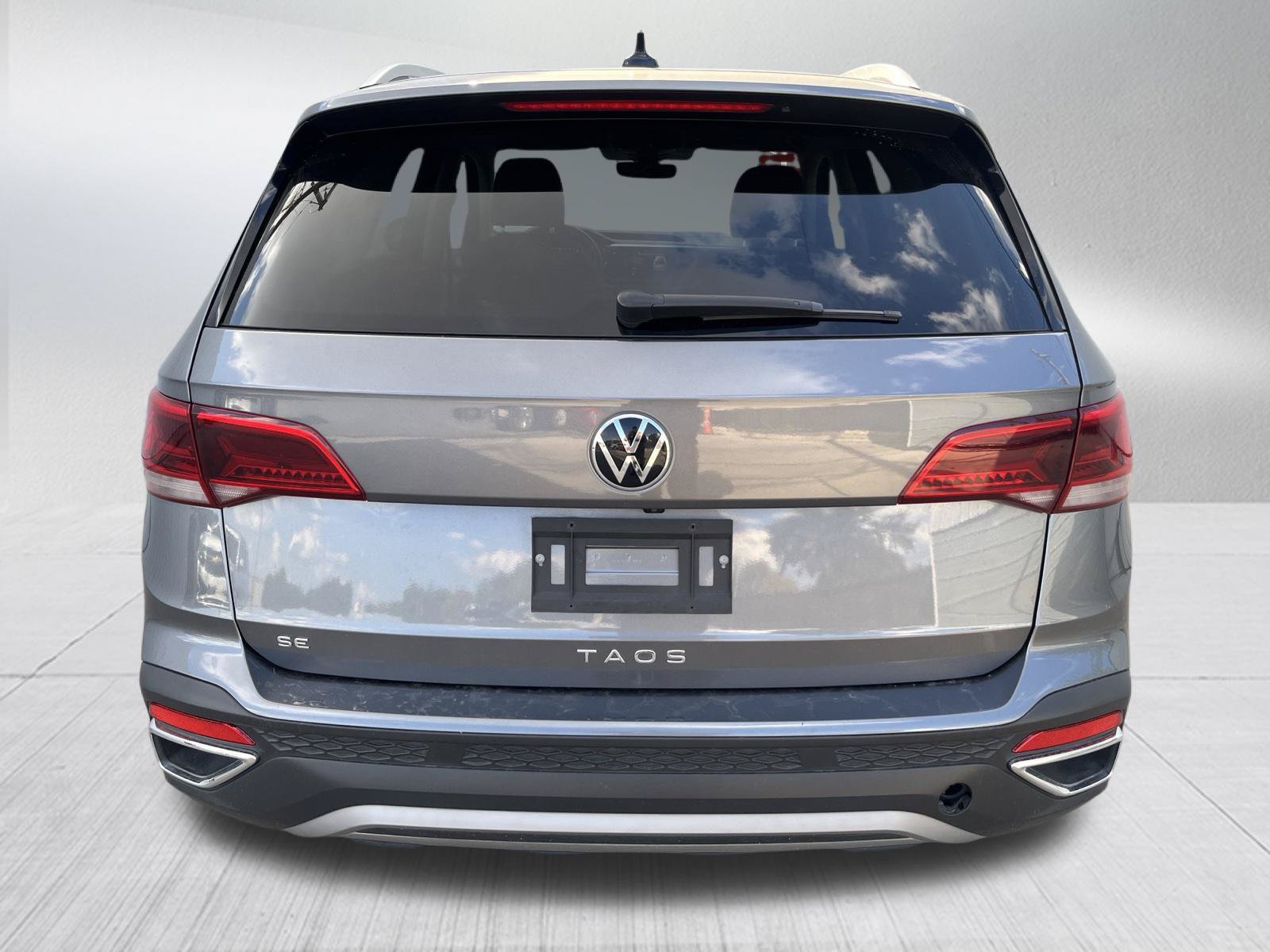 Used 2024 Volkswagen Taos SE FWD image 7