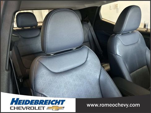 Used 2022 Chevrolet Bolt EUV LT w/ Convenience Package image 32